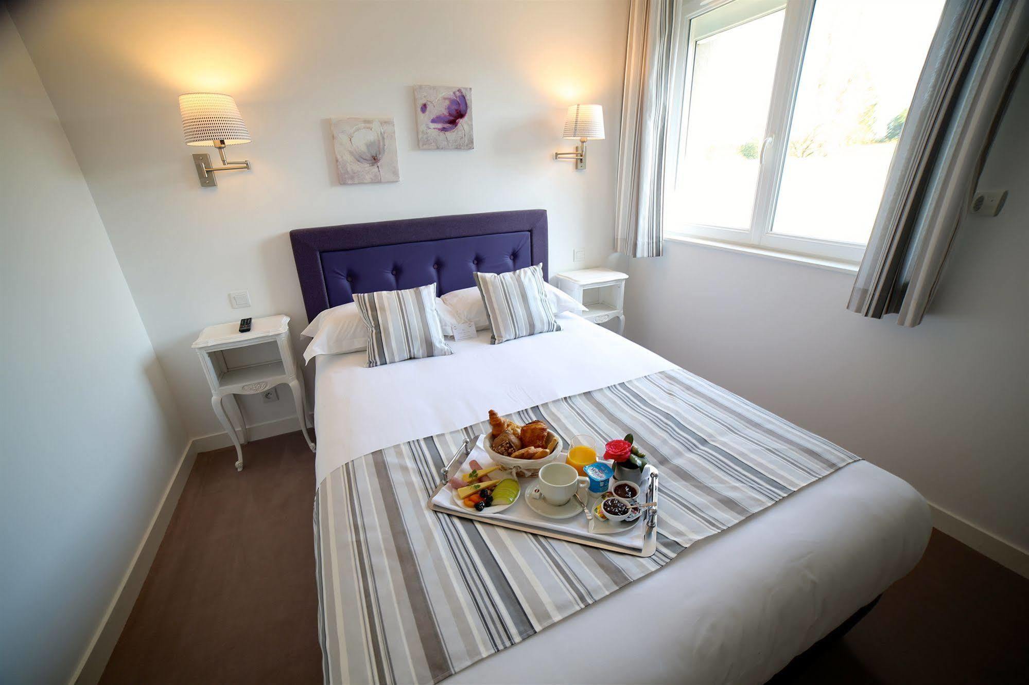 Hotel Restaurant Le Lion D'Or แซงต์-อิแลร์-ดู-อาร์เคว ภายนอก รูปภาพ