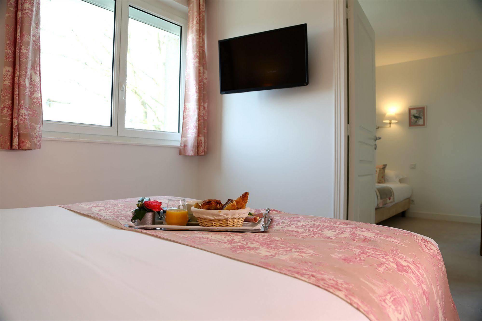 Hotel Restaurant Le Lion D'Or แซงต์-อิแลร์-ดู-อาร์เคว ภายนอก รูปภาพ