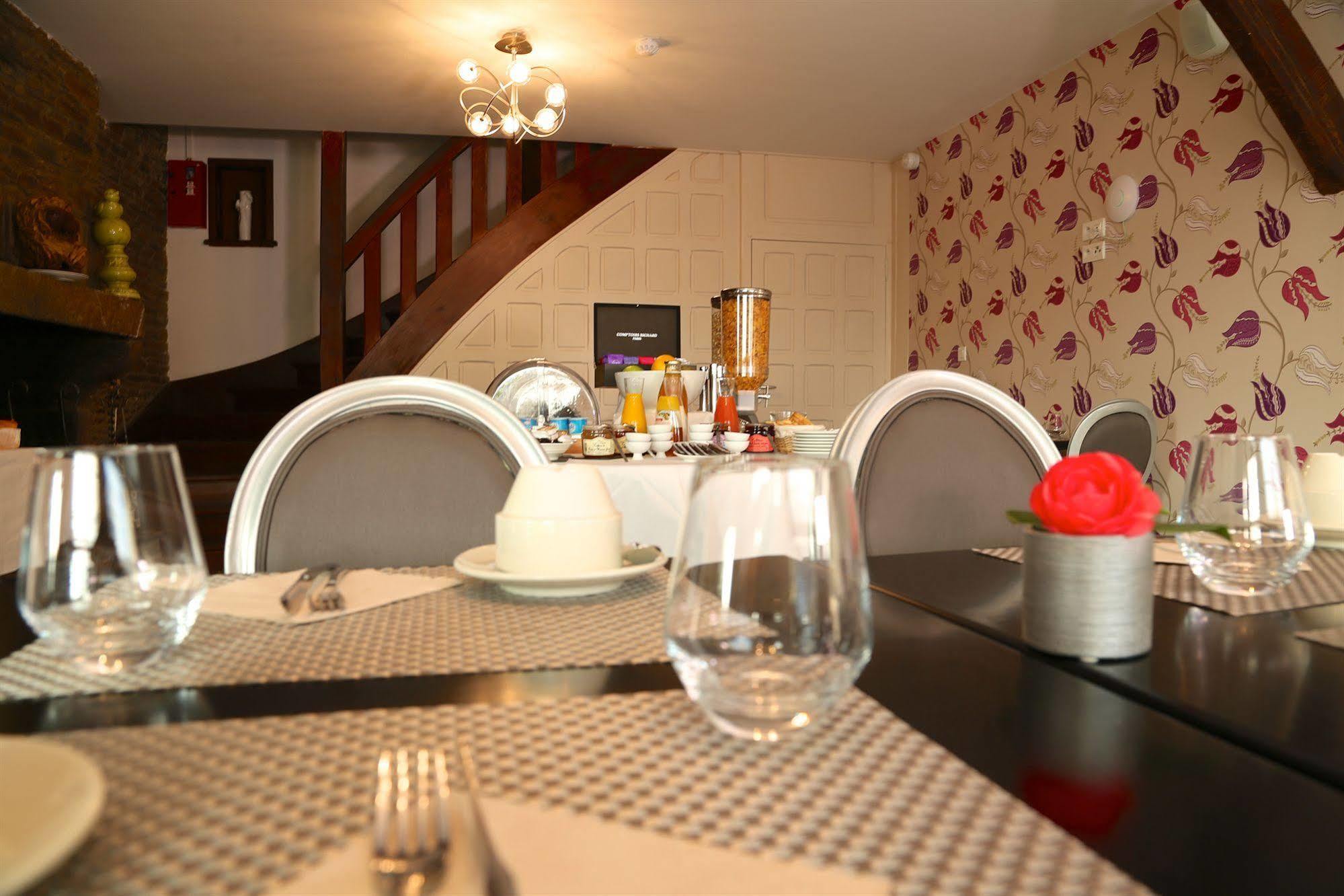 Hotel Restaurant Le Lion D'Or แซงต์-อิแลร์-ดู-อาร์เคว ภายนอก รูปภาพ